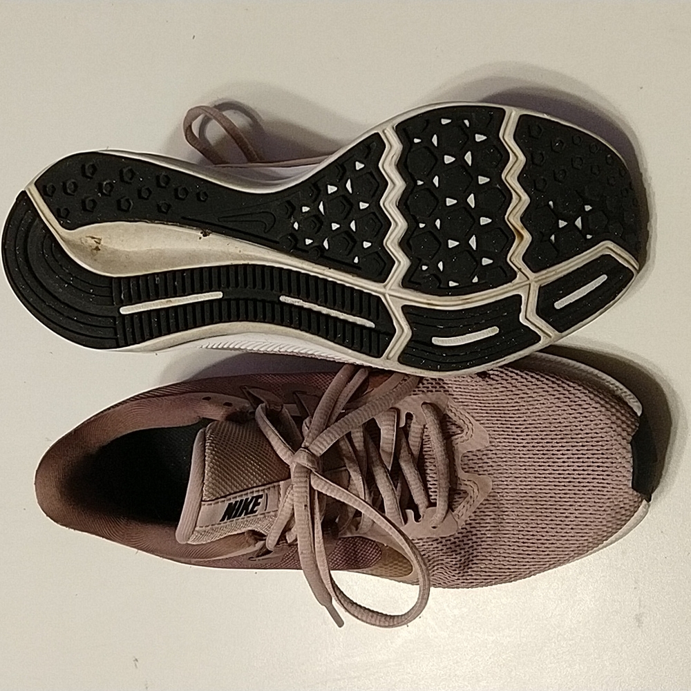 Nike Running Shoes - Picture 2 of 6